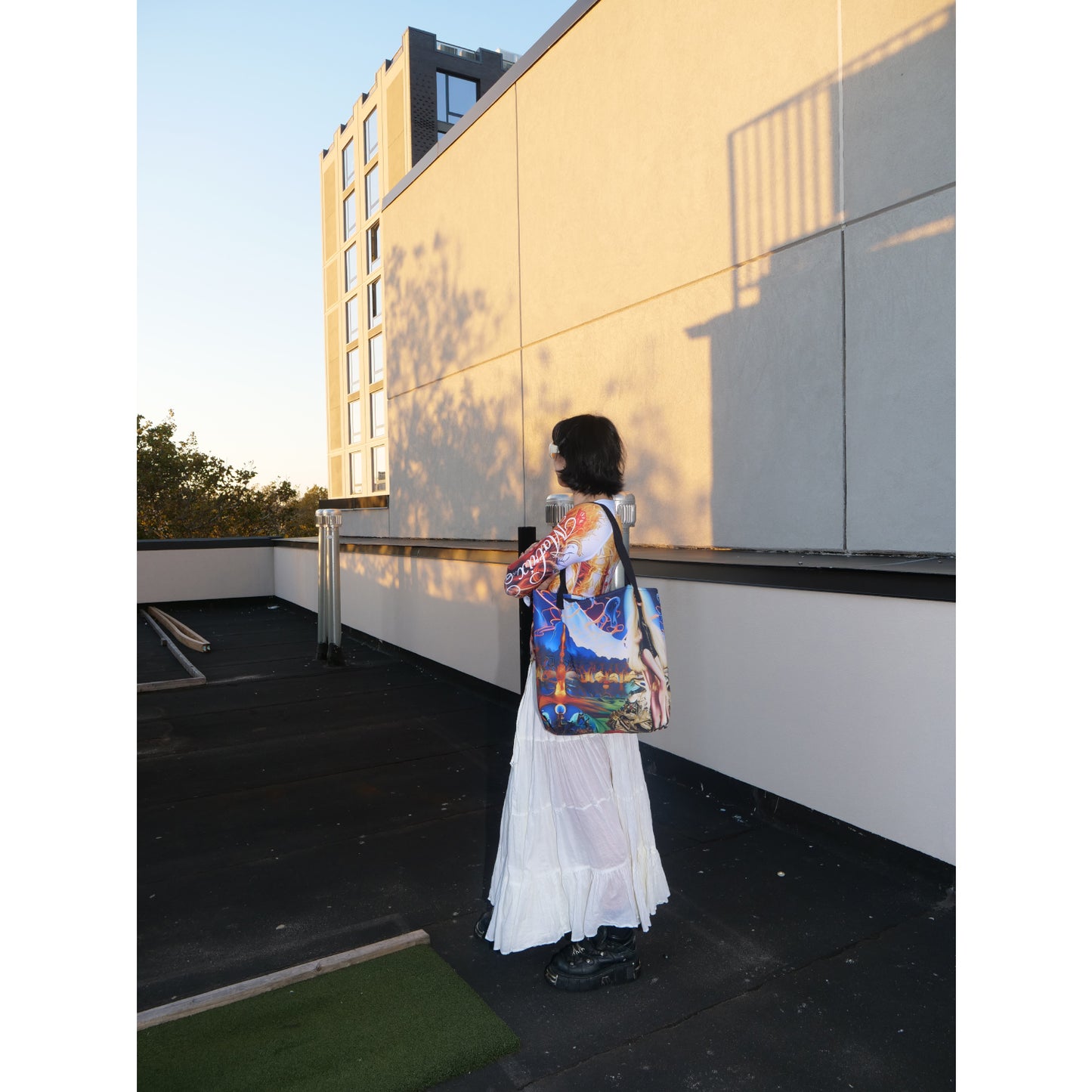 "MAD WORLD" tote bag